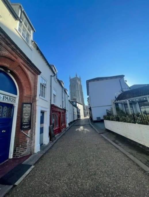 Calm In The Centre Of Cromer Exterior photo